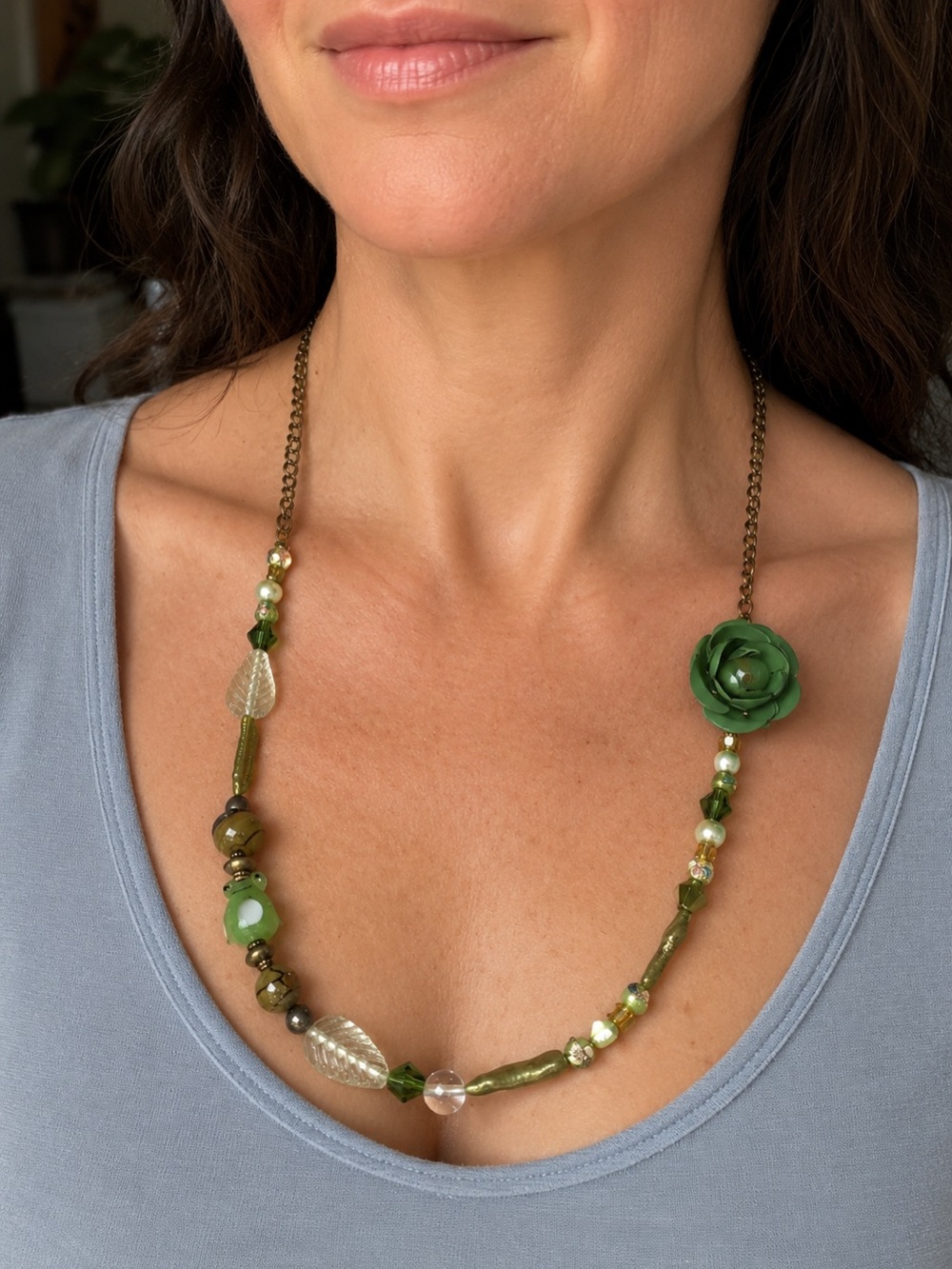 “Fern Hollow Frog”-Botanical Necklace with Glass Frog,Pearls,Cloisonné - Picture 9 of 10